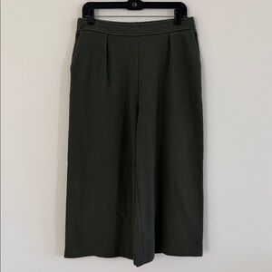 Banana Republic Wide Leg Cropped Olive Pull On Pants